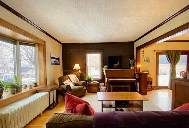 Foto del edificio - AVAILABLE APRIL - 3 BED 1 BATH