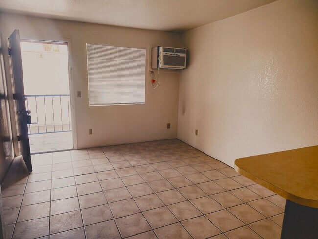 Foto del edificio - 3520 E 2nd St