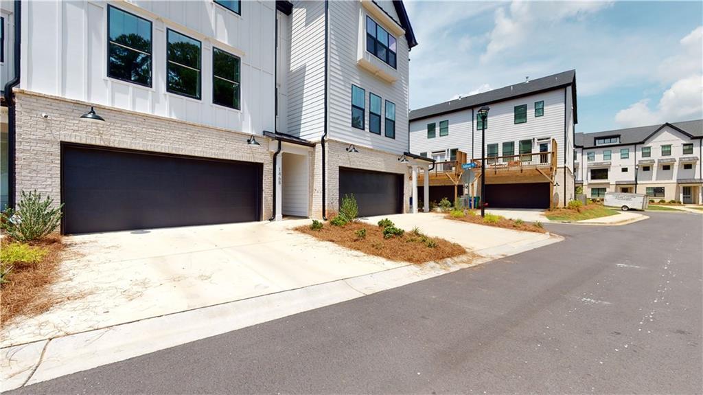 Foto principal - 1468 Addison Pl