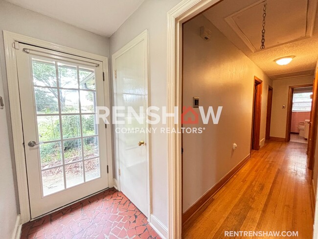 Building Photo - Text the Leasing Team at 901-820-4367 to S...