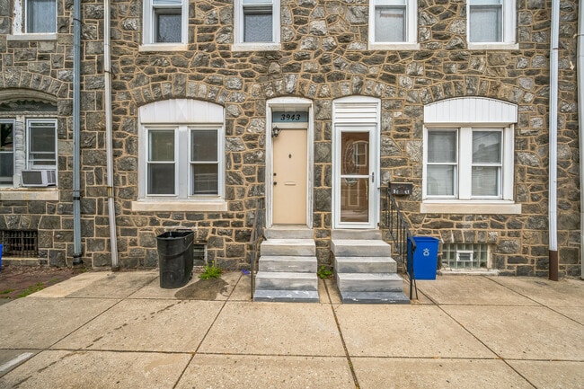 Building Photo - 3943 Terrace St