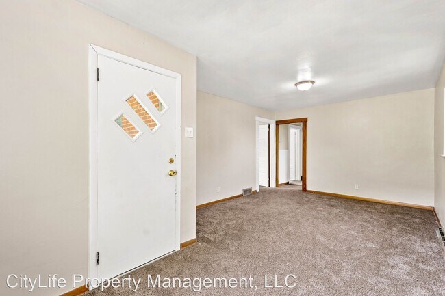 Building Photo - 3 br, 2 bath House - 447 Elm Road
