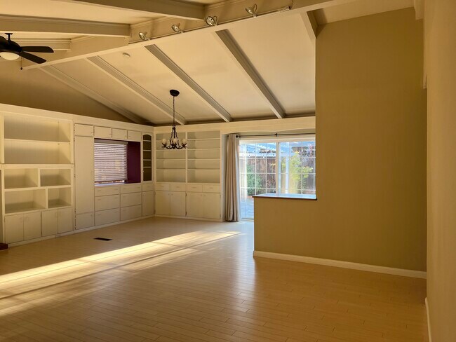 Building Photo - 3373 Kathleen St