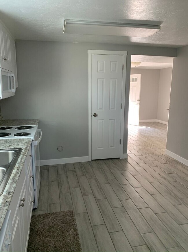 Building Photo - Fourplex 2