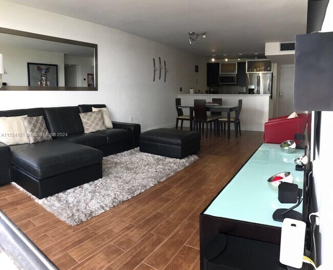 Foto del edificio - 600 NE 36th St