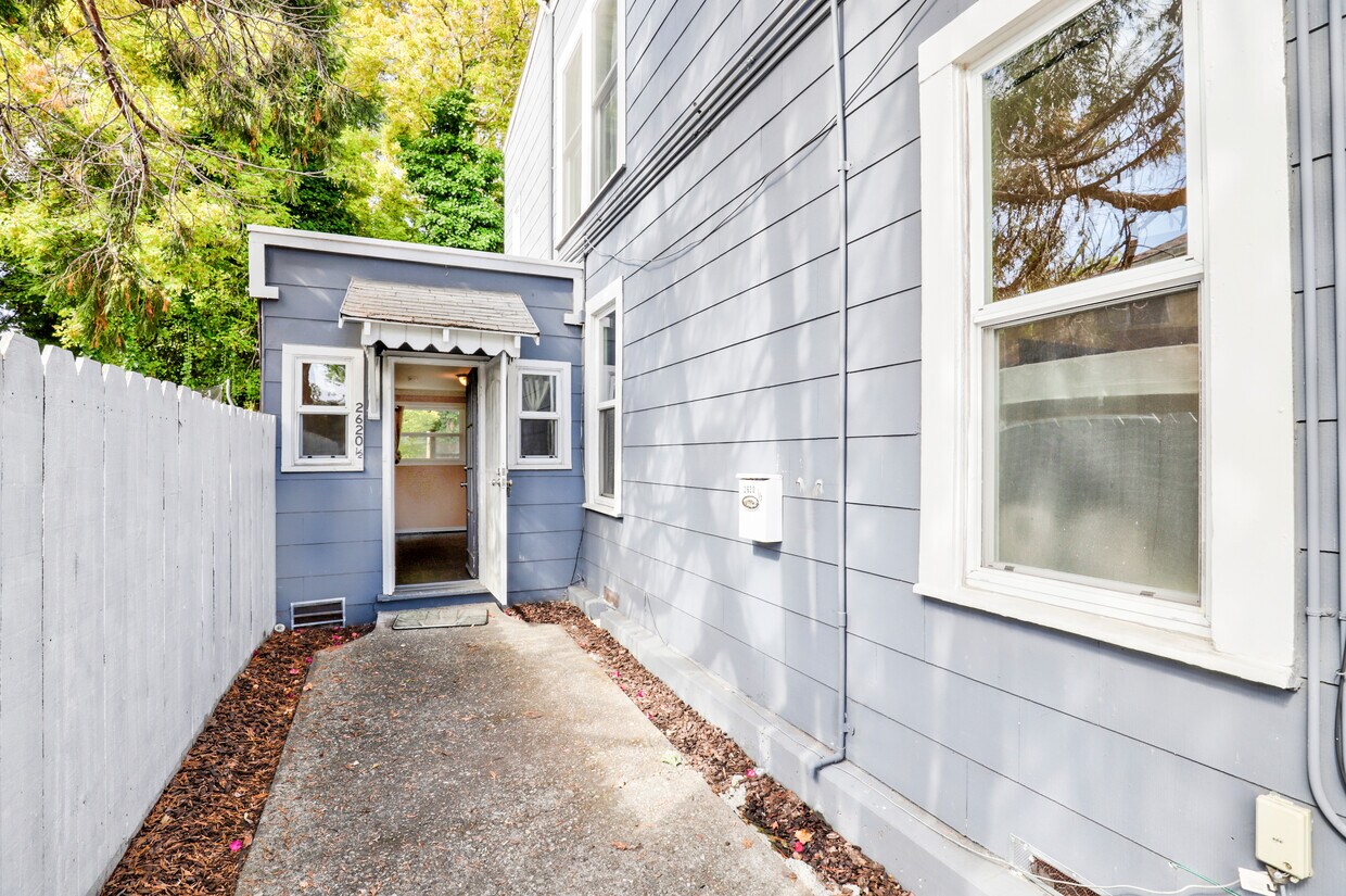 Primary Photo - 2620 Encinal Ave
