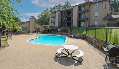 Building Photo - Woodland Trails Apartments