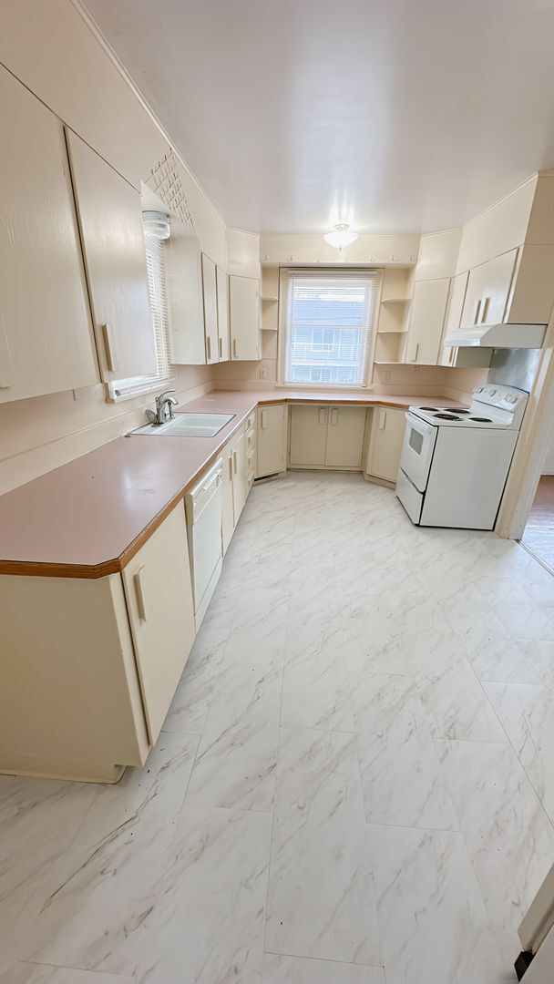 Foto del edificio - PRELEASING: 4 bdrm/1 bath house with large yard near WWU!