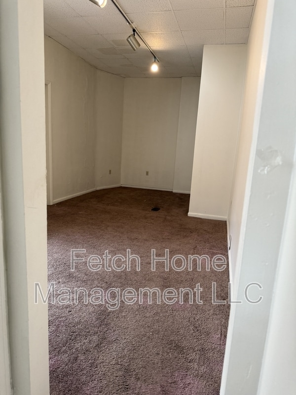 Building Photo - 202 E King St