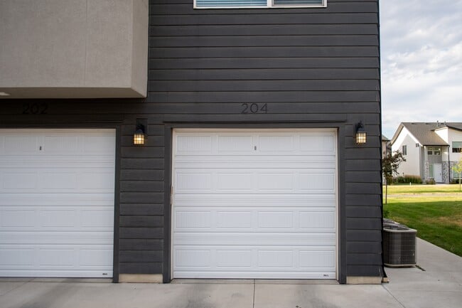 Building Photo - 459 W 15 S