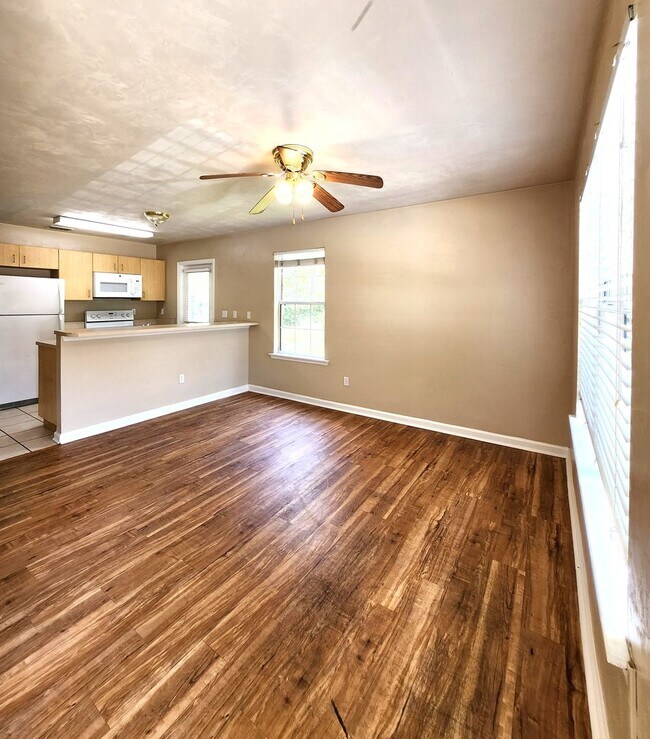 Foto del edificio - 3 bedroom for rent August 7, 2026 for $1695 per month, walking distance to FSU