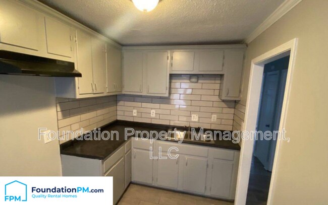 Building Photo - 4392 Ryan St