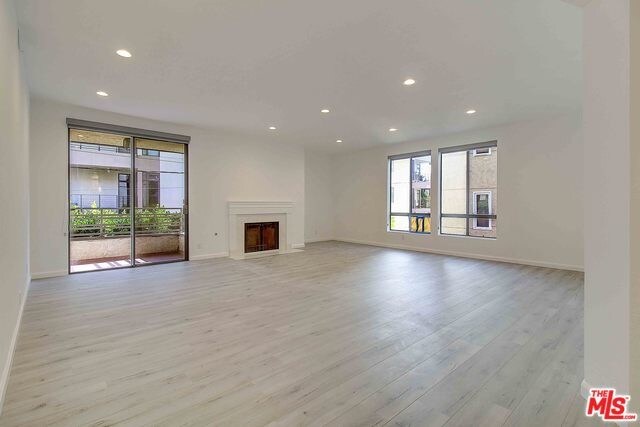 Foto del edificio - 450 N Oakhurst Dr