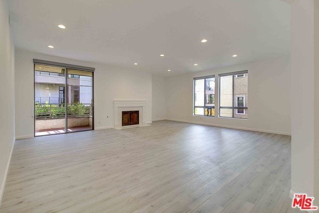 Building Photo - 450 N Oakhurst Dr