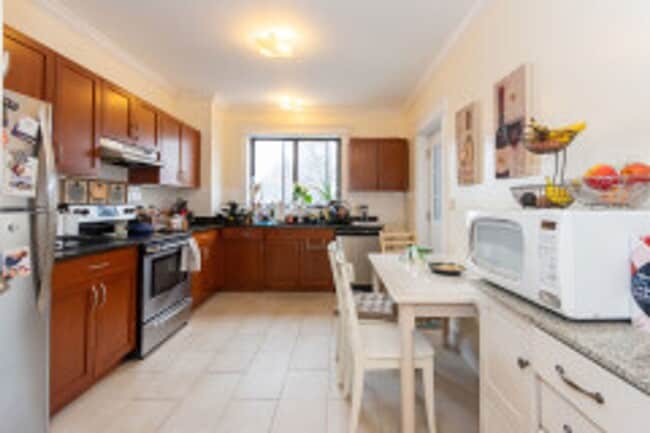 Foto del edificio - 4 bed 2 bath - Allston - 9/1   (No Broker Fee)