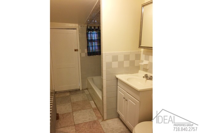 Building Photo - Junior One Bedroom in Park Slope