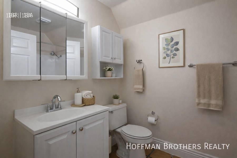 Building Photo - 151 N Hoover St