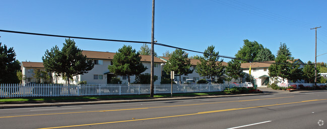 Building Photo - Centre Court Village