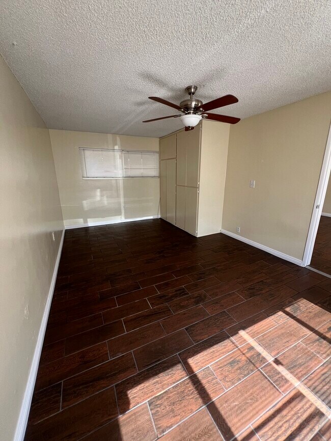 Foto del edificio - 3 Bedroom 1 Bath Unit