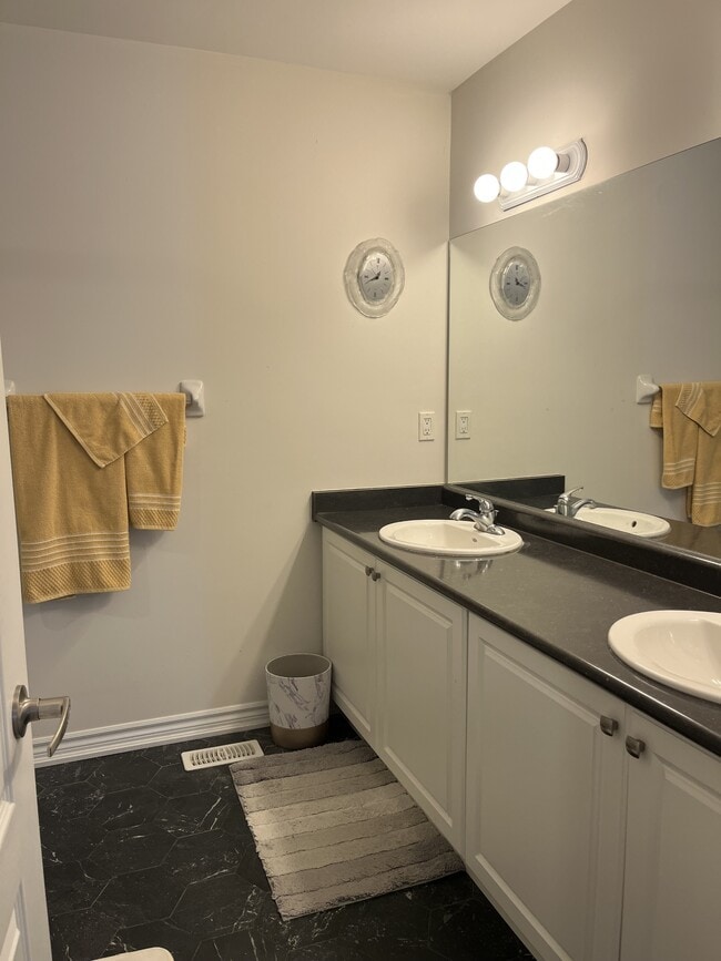 Building Photo - 704 Wilkins Gate