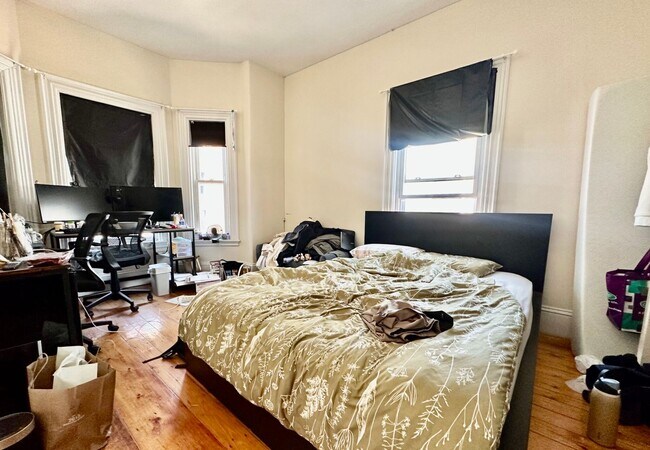 Building Photo - HOT ALLSTON LISTING!!!!