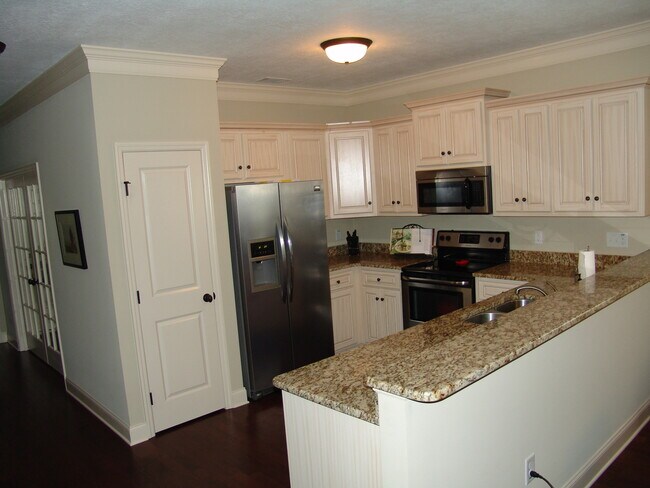 Foto del edificio - Beautiful Evans 3BR plus Loft  Landsacpe Care Included
