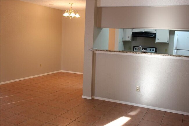 Foto del edificio - 8003 Dowling Cove