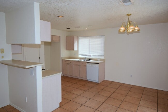 Building Photo - Great location! Nice 3Br, 2.5Ba Near Alame...