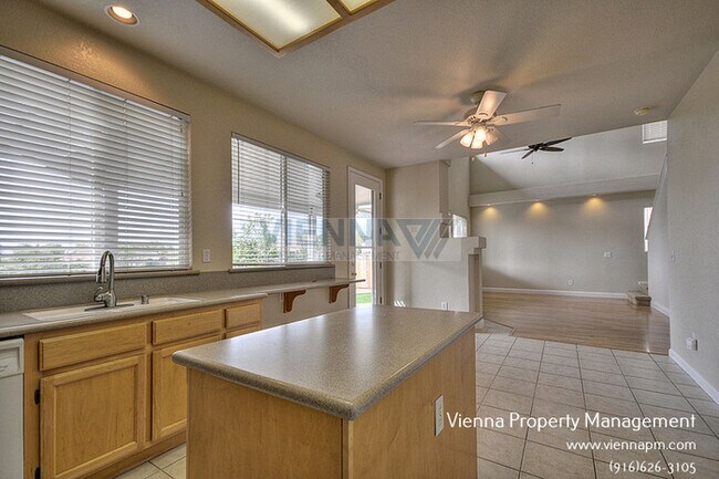 Building Photo - 2920 Fox Hill Dr