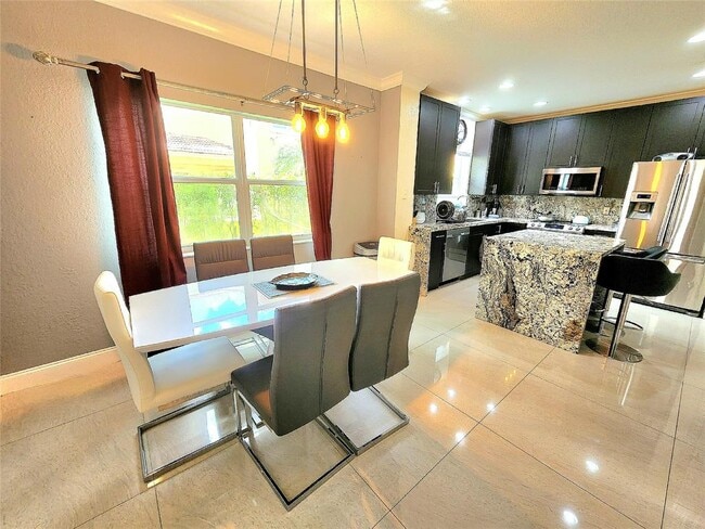 Foto del edificio - 956 NW 126th Ter