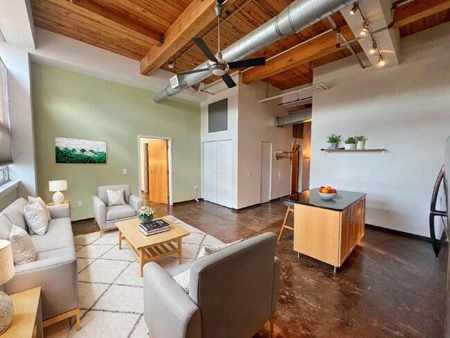 Building Photo - Available NOW! 1 BED 2 BATH with office.