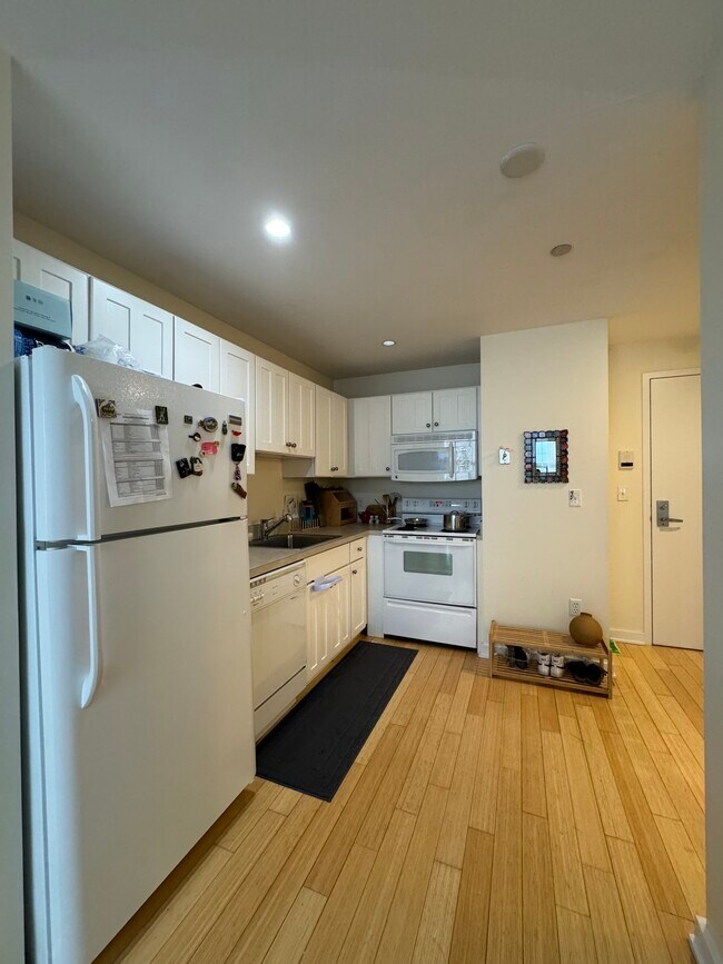 Building Photo - 41 Boylston St