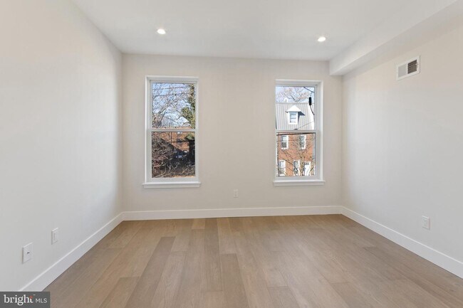 Foto del edificio - 2147 N Franklin St