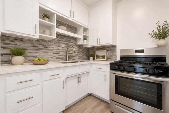 Interior Photo - 2485 Venice Blvd Venice Blvd Apartment