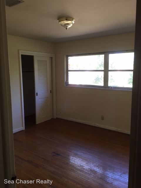 Building Photo - 1321 Carlotta Rd W