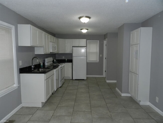 Building Photo - 2 br, 1 bath House - 4573 3rd St