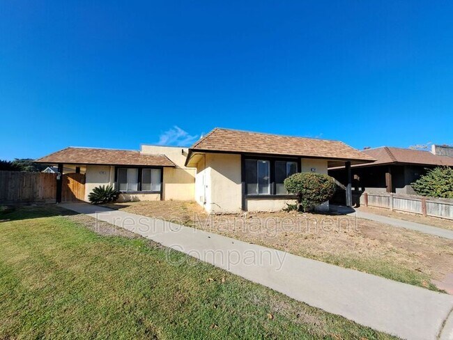 Building Photo - 554 W Alamos Ave