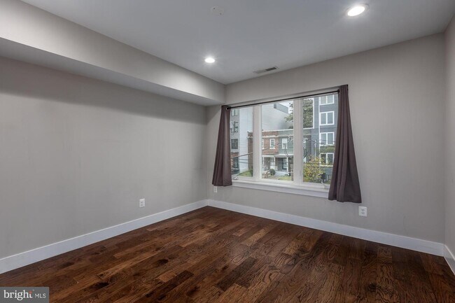Foto del edificio - 528 Kennedy St NW