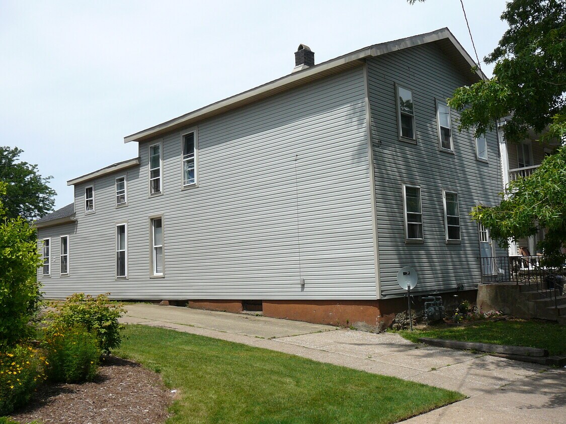 Primary Photo - 434-2 W 8th St