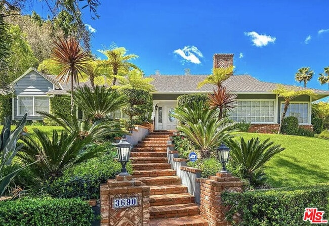 Building Photo - 3690 Crownridge Dr