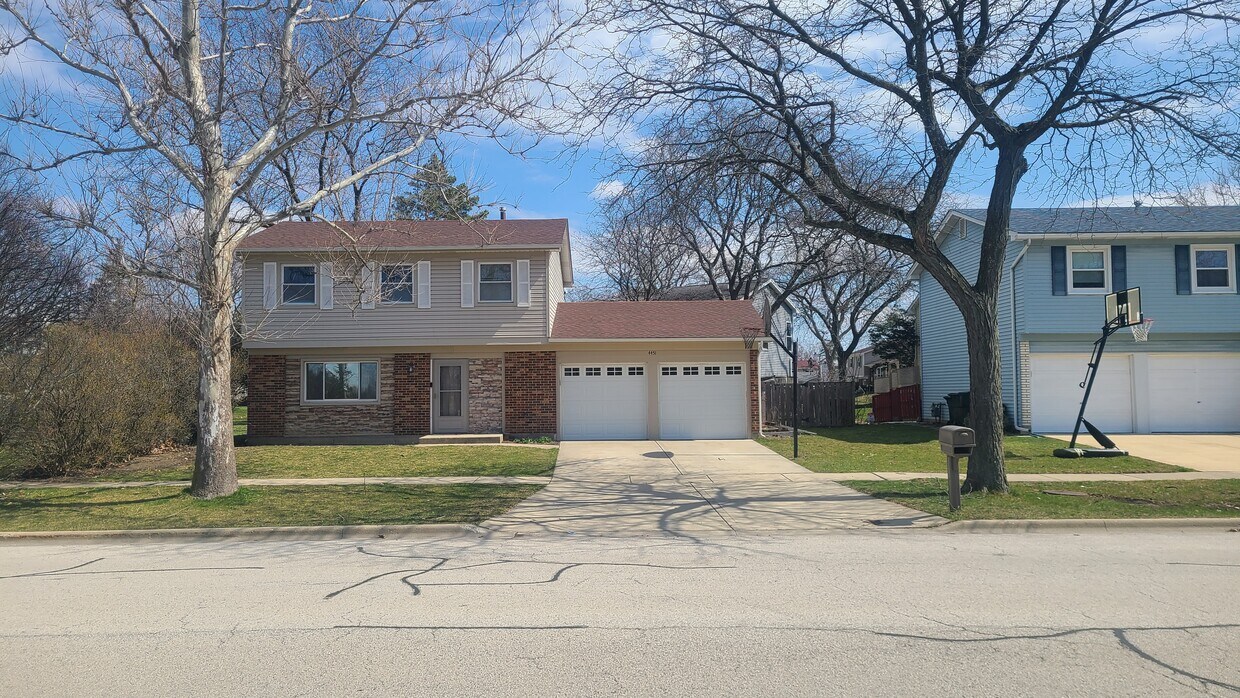 Primary Photo - 4451 Olmstead Dr