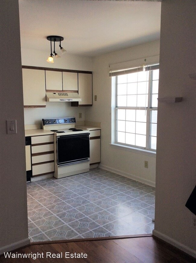 Building Photo - 2 br, 2 bath House - 604 Shoreham Court #204