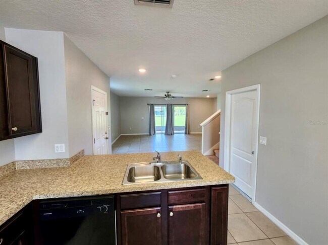 Foto del edificio - 335 Arbor Lakes Dr