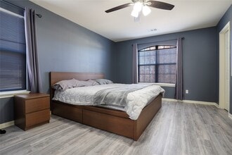 Building Photo - 6419 Waldron Dr