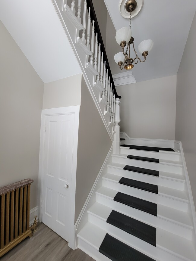 111 Oak Entrance & Stairway - 111 Oak St