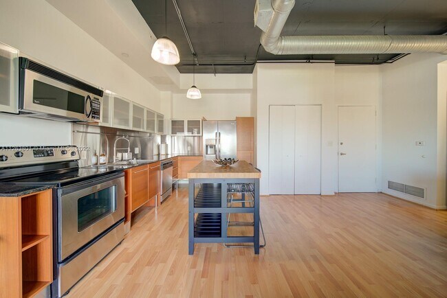 Foto del edificio - 10 SW South River Dr