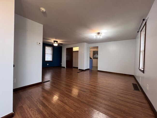 Building Photo - 152 8th St