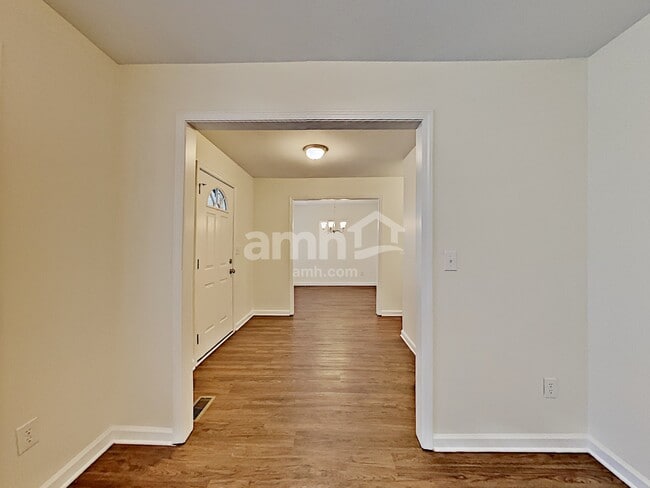 Building Photo - 204 Bates Ct
