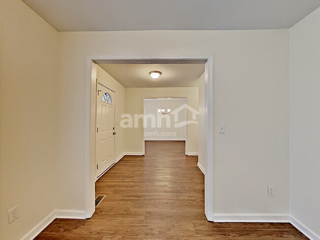 Foto del edificio - 204 Bates Ct