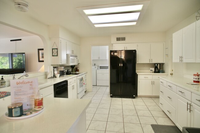Building Photo - 2 Bedroom Furnished Home in Fountain of Th...